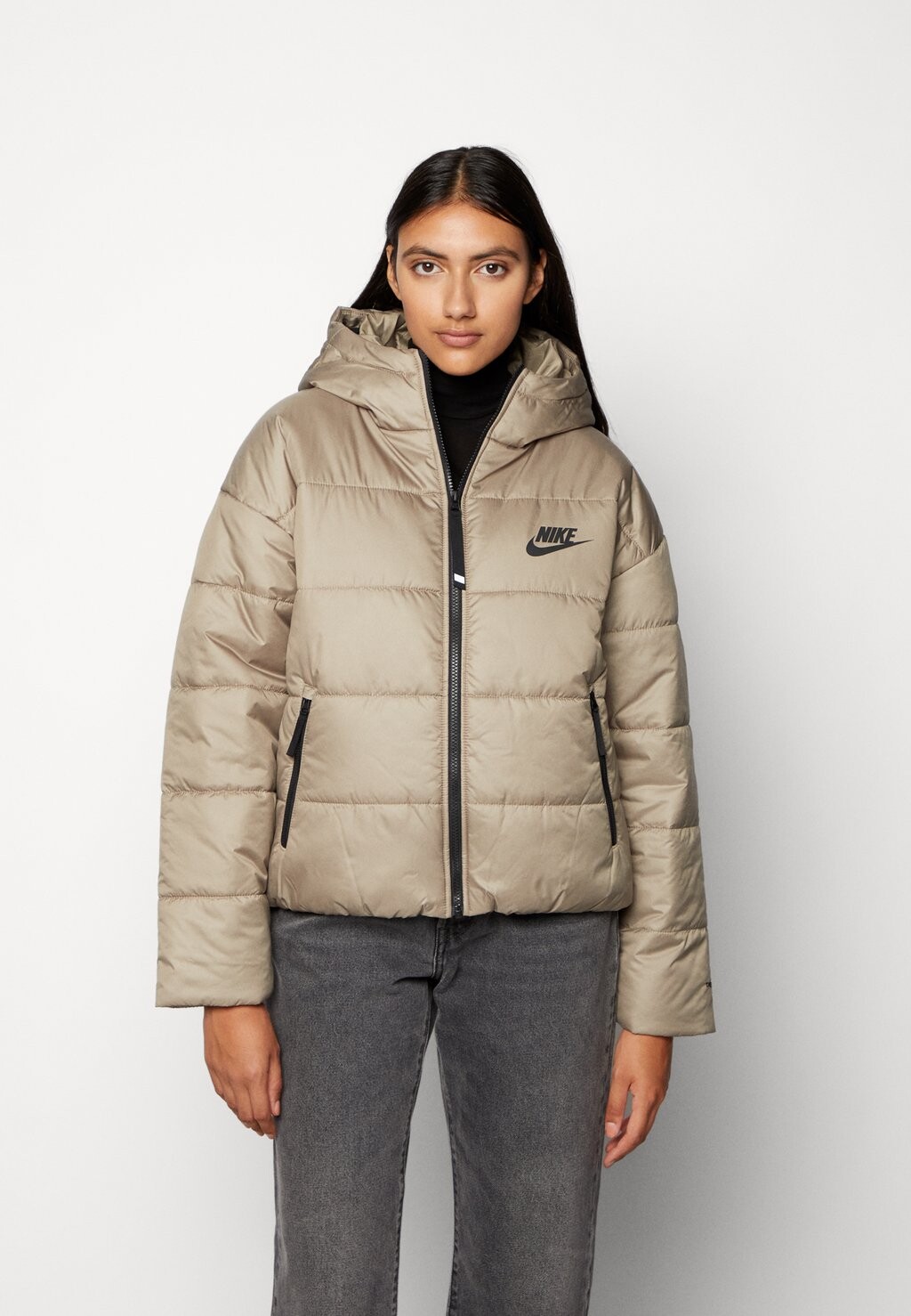 

Зимняя куртка Nike