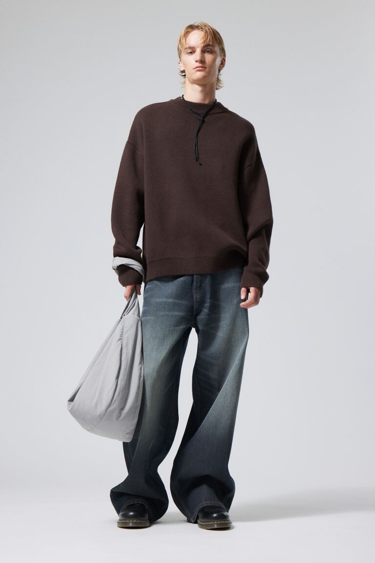 

Свитер оверсайз John Weekday