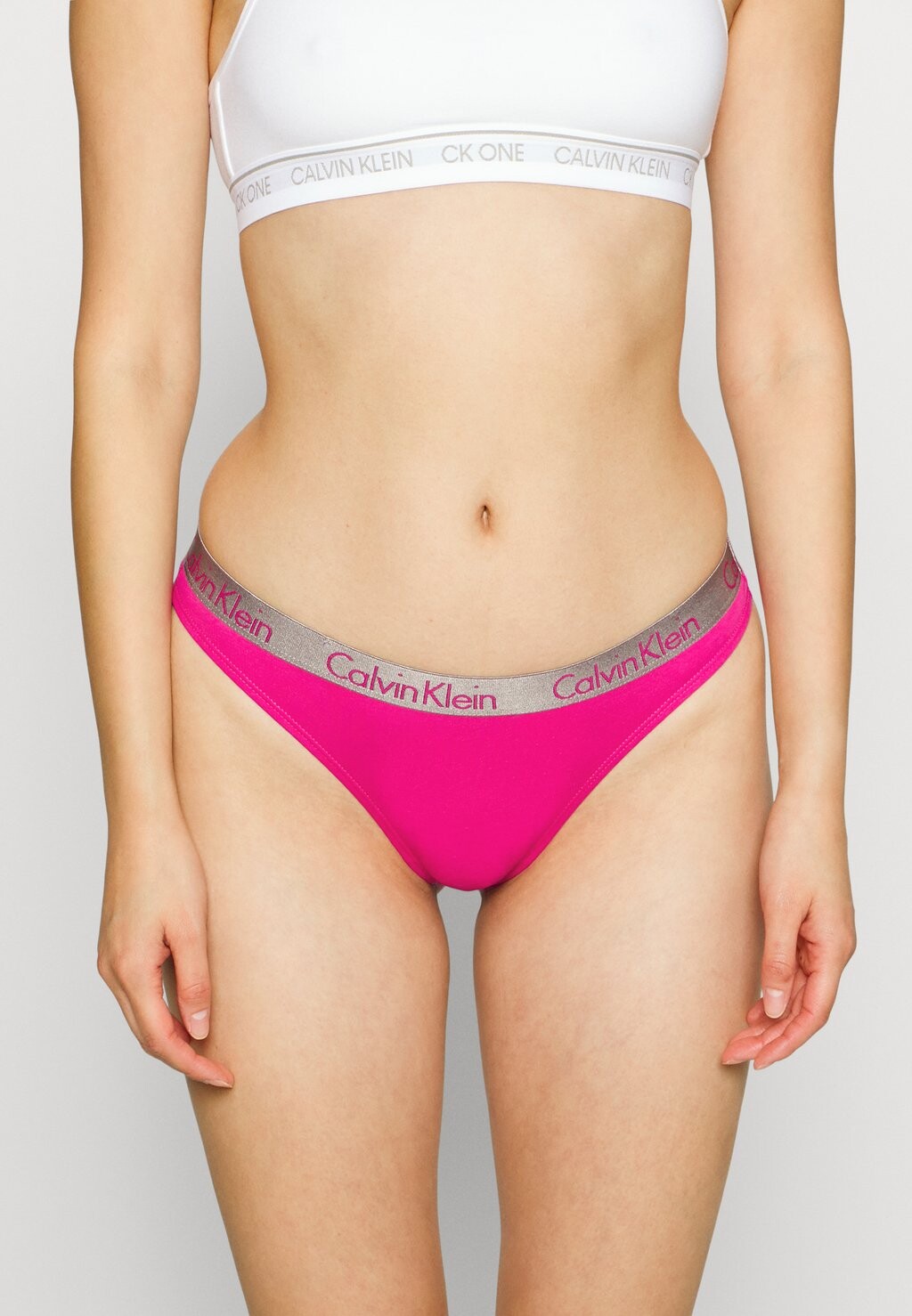 

Стринги Calvin Klein Underwear
