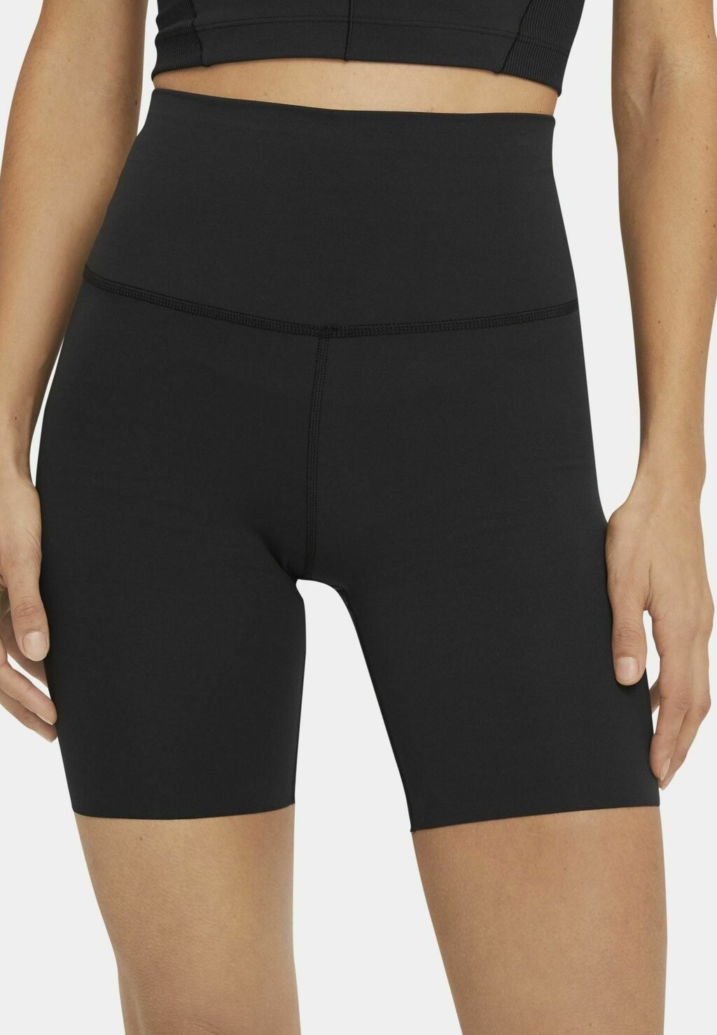 

Тайтсы Nike The Yoga Luxe Short, черный / темно-серый дым