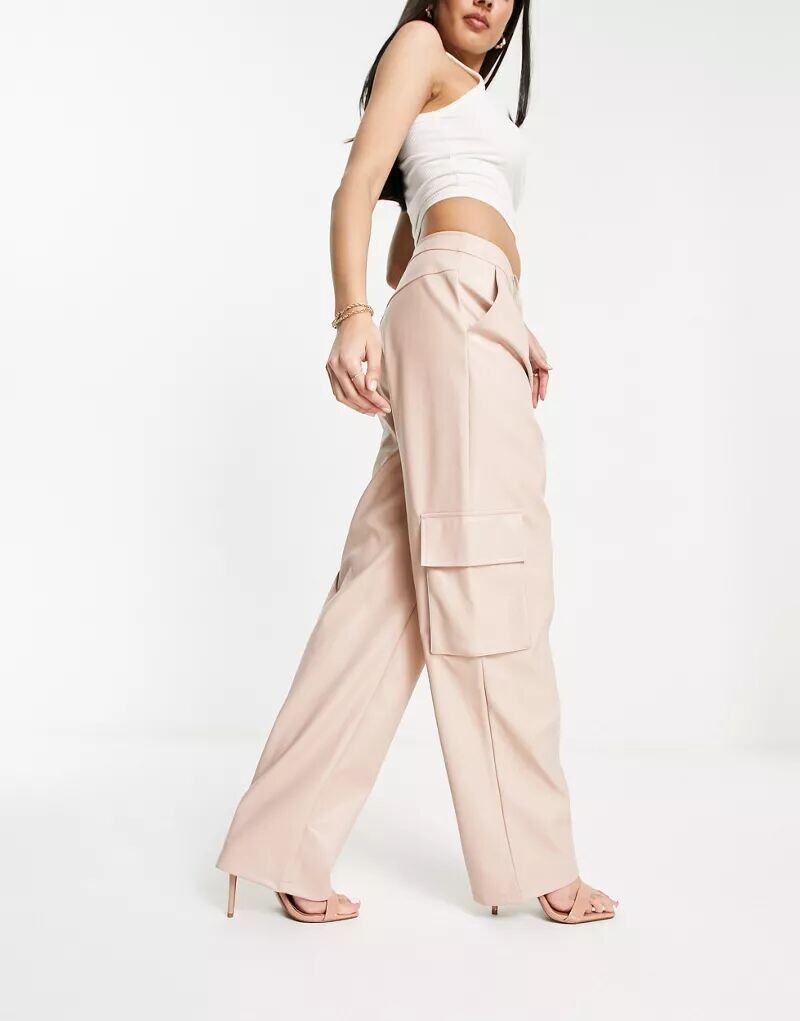 

Темно-серые широкие брюки карго из искусственной кожи Miss Selfridge