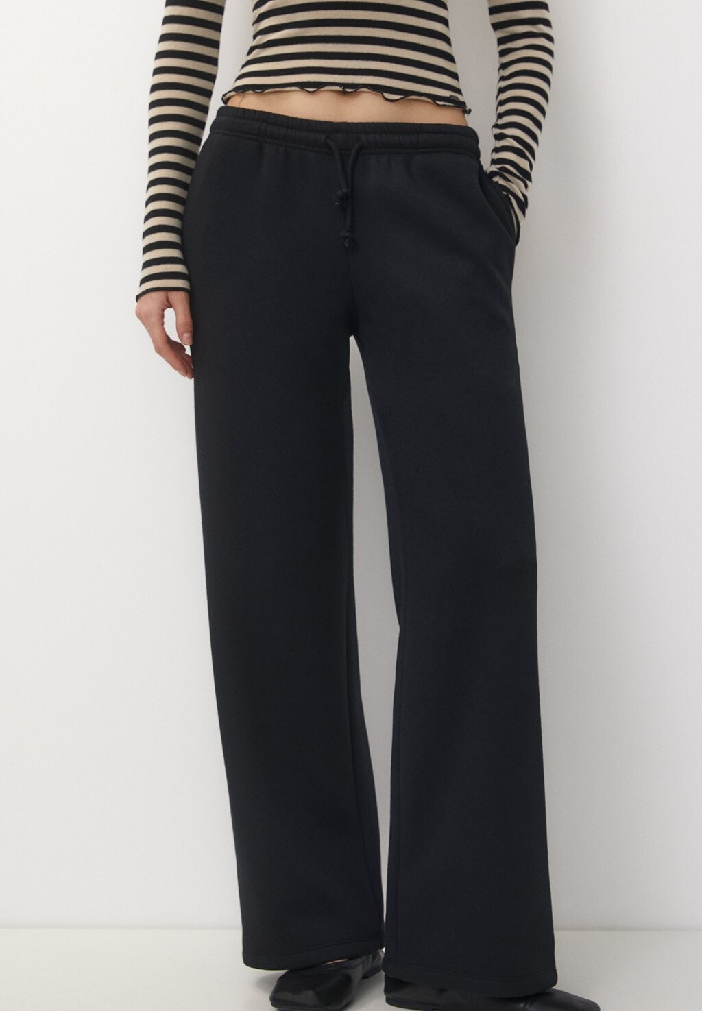 

Спортивные брюки Wide-Leg PULL&BEAR, черный