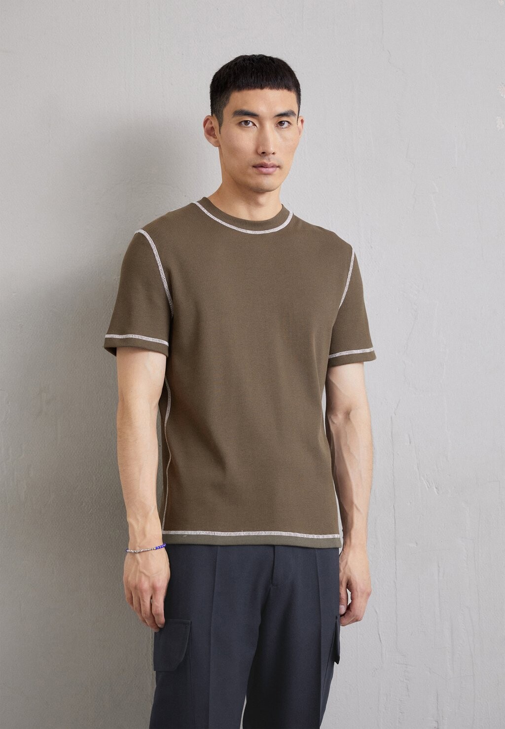 

Базовая футболка Filippa K, лесной зеленый