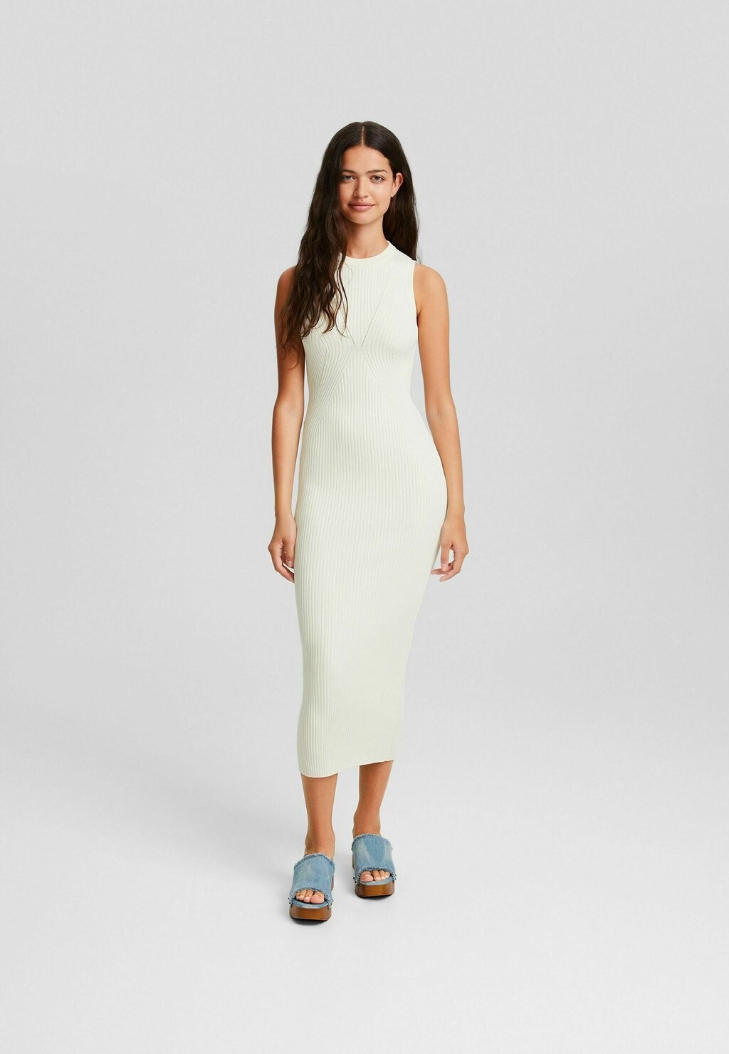 

Вязаное платье Bershka, белый