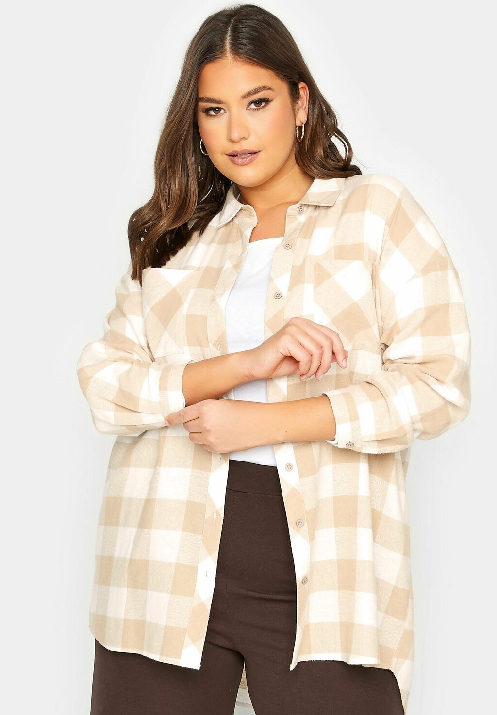 

Рубашка Yours Clothing с карманами на груди, белый