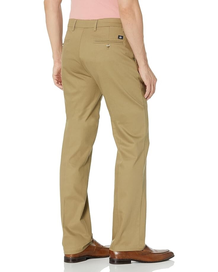 

Брюки Dockers Straight Fit Signature Iron Free Khaki with Stain Defender Pants, цвет New British Khaki