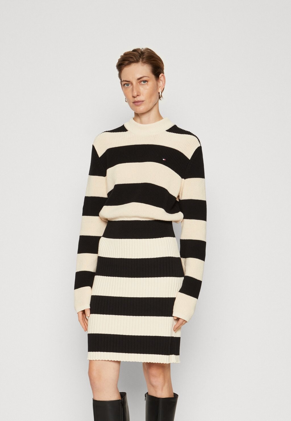 

Платье Stitch Tommy Hilfiger STITCH DRESS, черный/регби
