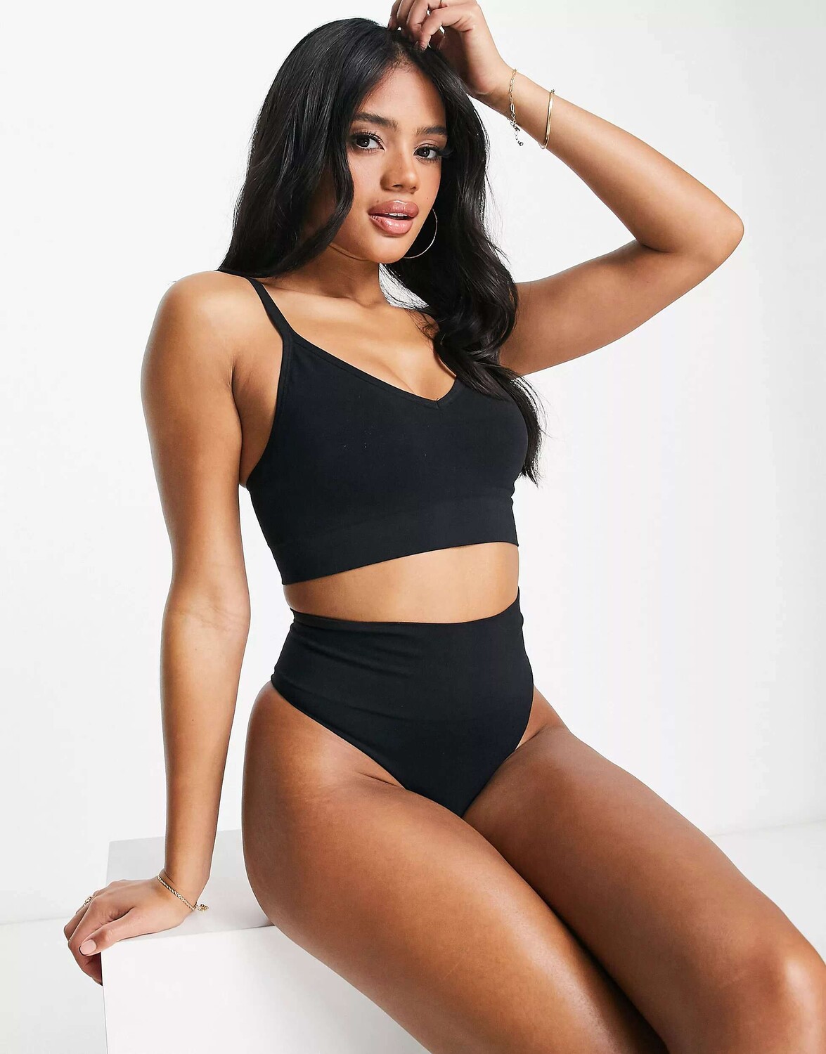 

Бюстгальтер без косточек на бретелях Spanx черного цвета с контурным силуэтом