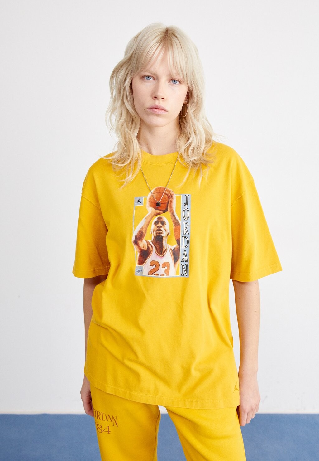 Футболка с принтом TEE Jordan, цвет yellow ochre кроссовки next baseball canvas ochre yellow