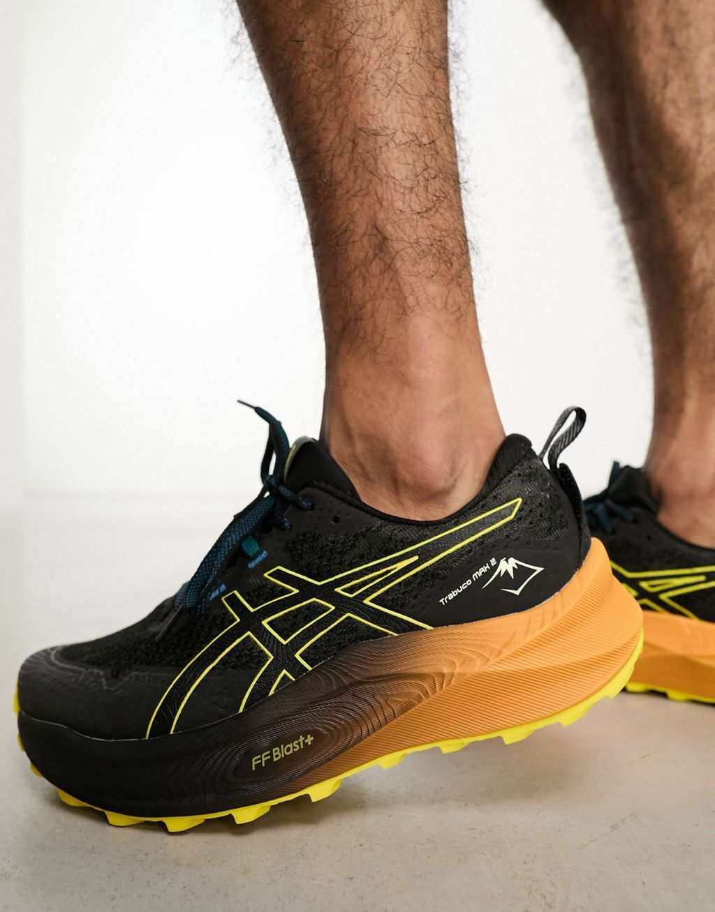 

Черно-оранжевые кроссовки для бега Asics Trabuco Max 2