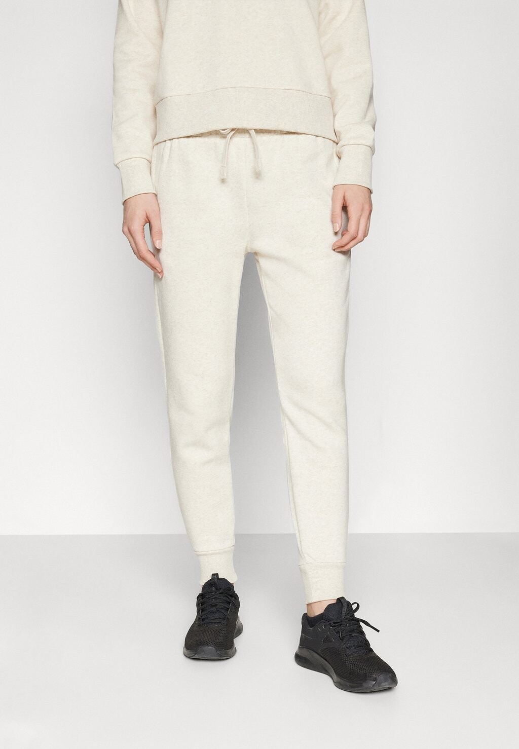 

Брюки для бега RIVAL JOGGER Under Armour, цвет oatmeal light heather/white