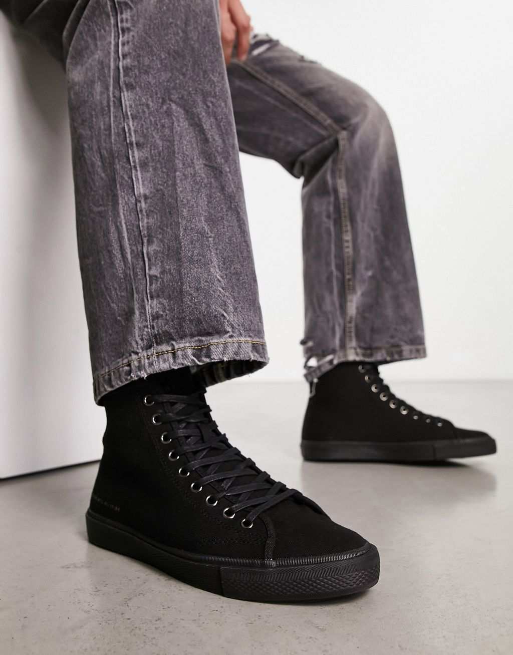 Черные высокие кроссовки AllSaints Bryce цена и фото