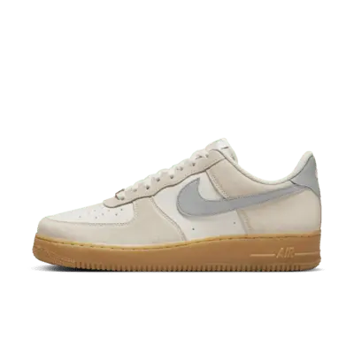 

Кроссовки Nike Air Force 1 '07 LV8, цвет Phantom/Gum Yellow/Summit White/Light Smoke Grey