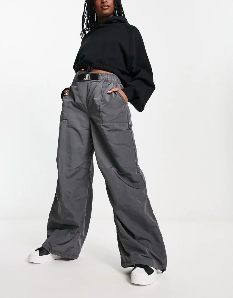 Серые брюки карго с поясом ASOS