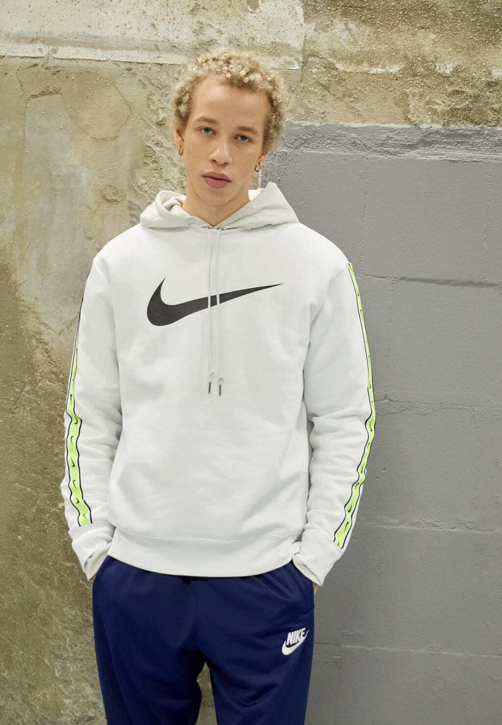 

Толстовка Nike