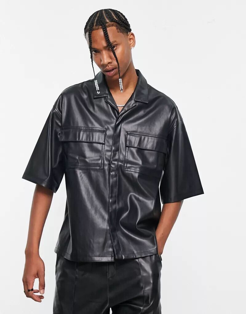 

Черная рубашка свободного кроя из искусственной кожи Bershka