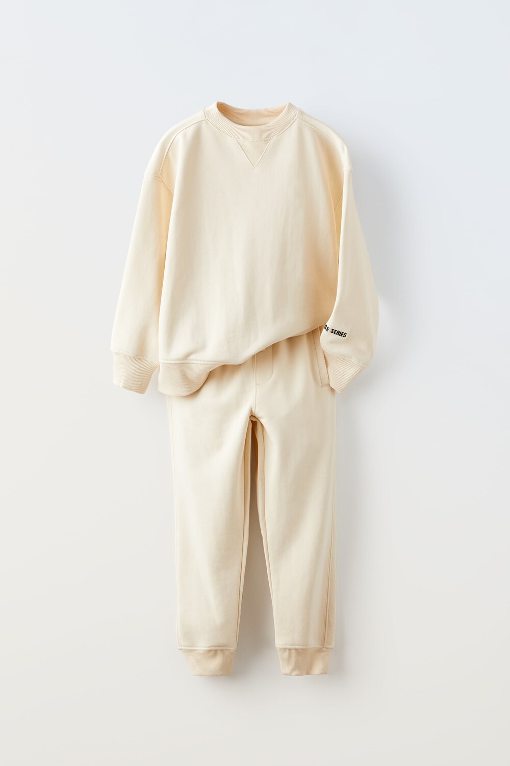 

Свитер и брюки Zara, экрю