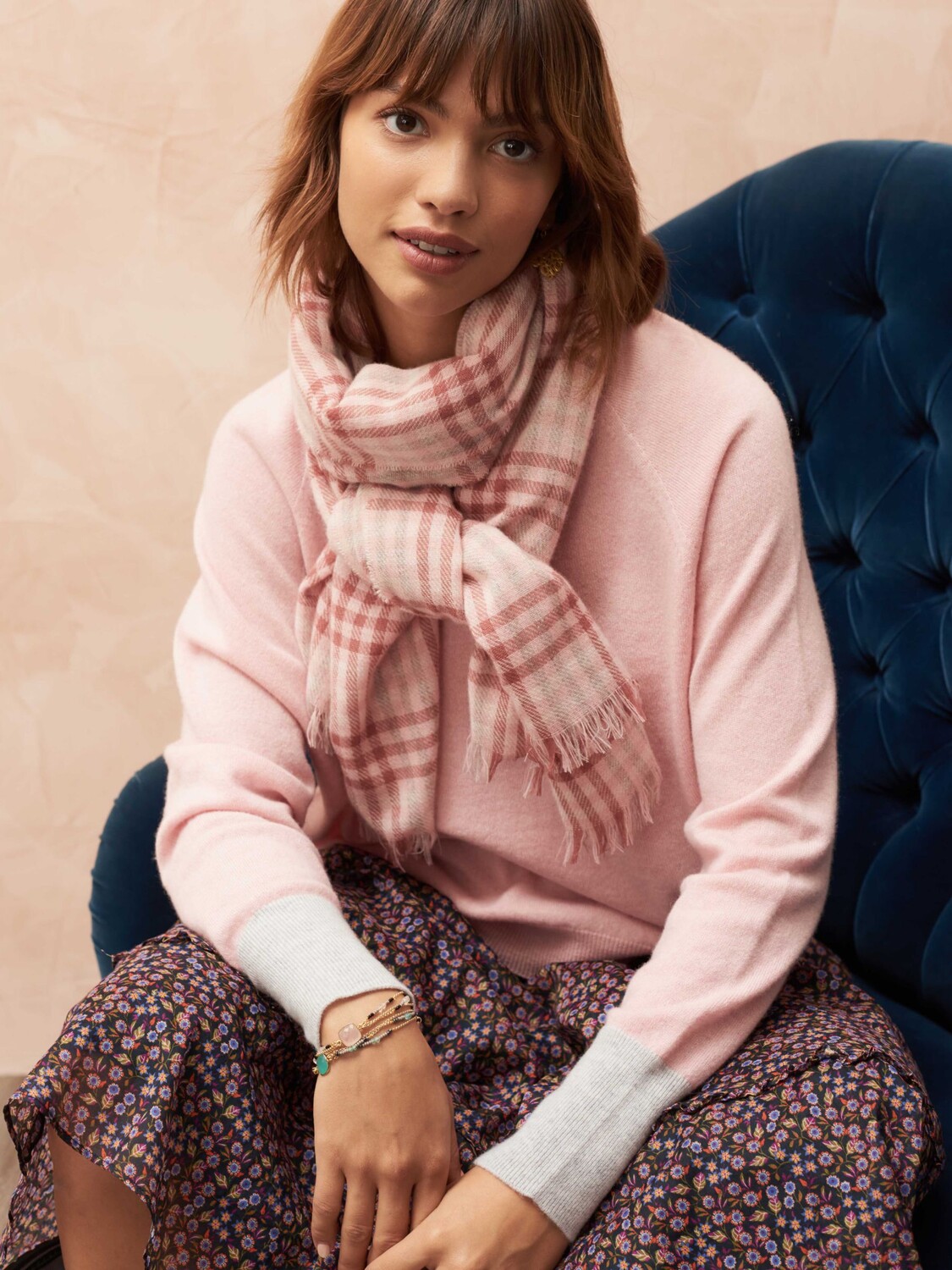 

Шарф Шартуш в клетку Brora Cashmere, палисандр/лепесток