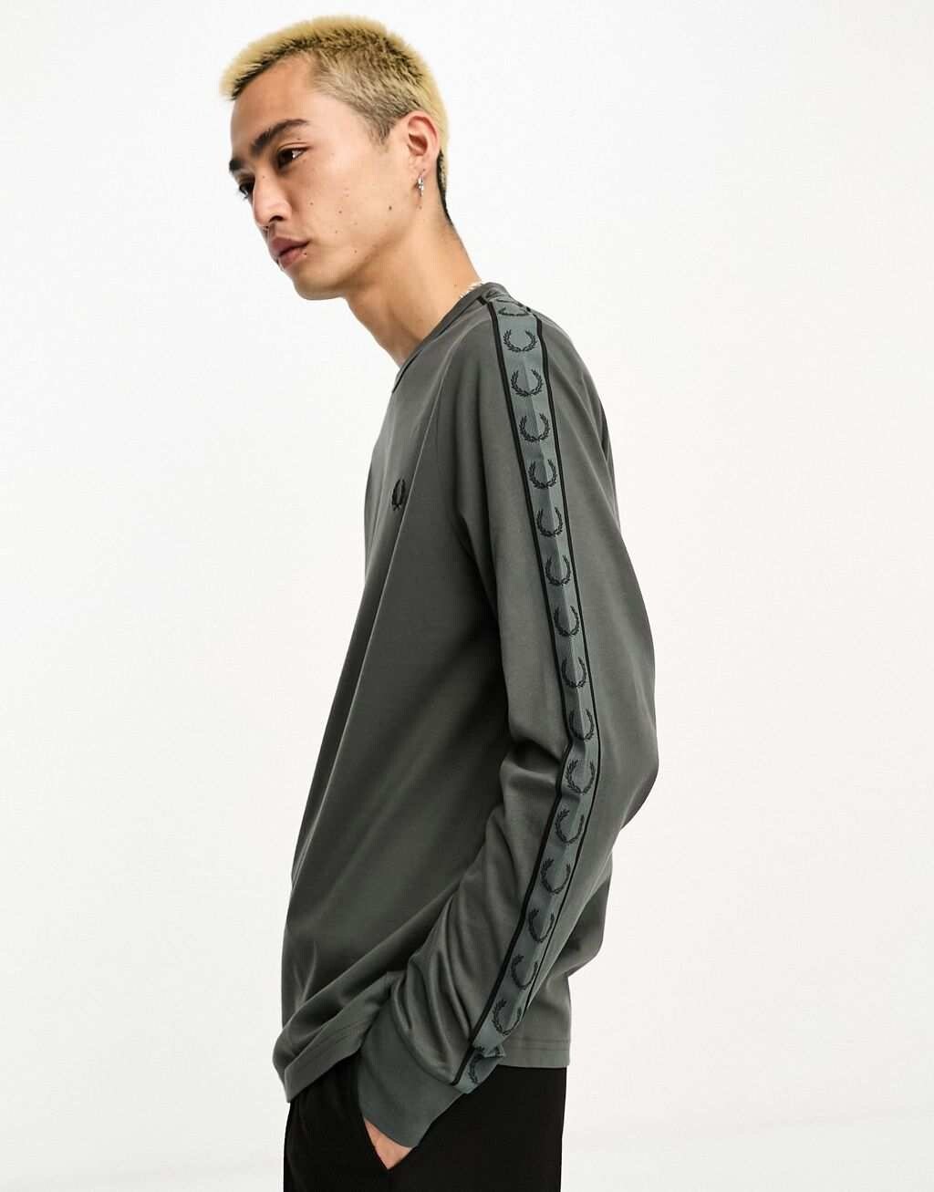 

Зеленый топ с длинными рукавами и лонгсливами цвета хаки Fred Perry