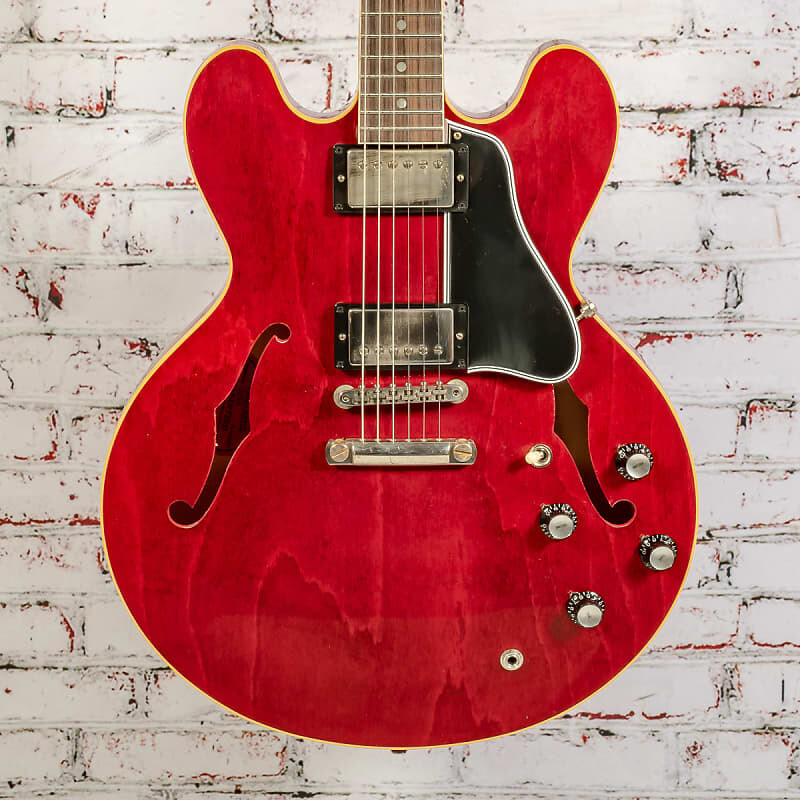 

Электрогитара Gibson - 1961 ES-335 Reissue - Semi-Hollow Electric Guitar - Ultra Light Aged 60s Cherry - w/ Black/Yellow Custom Shop Hardshell Case - x1665