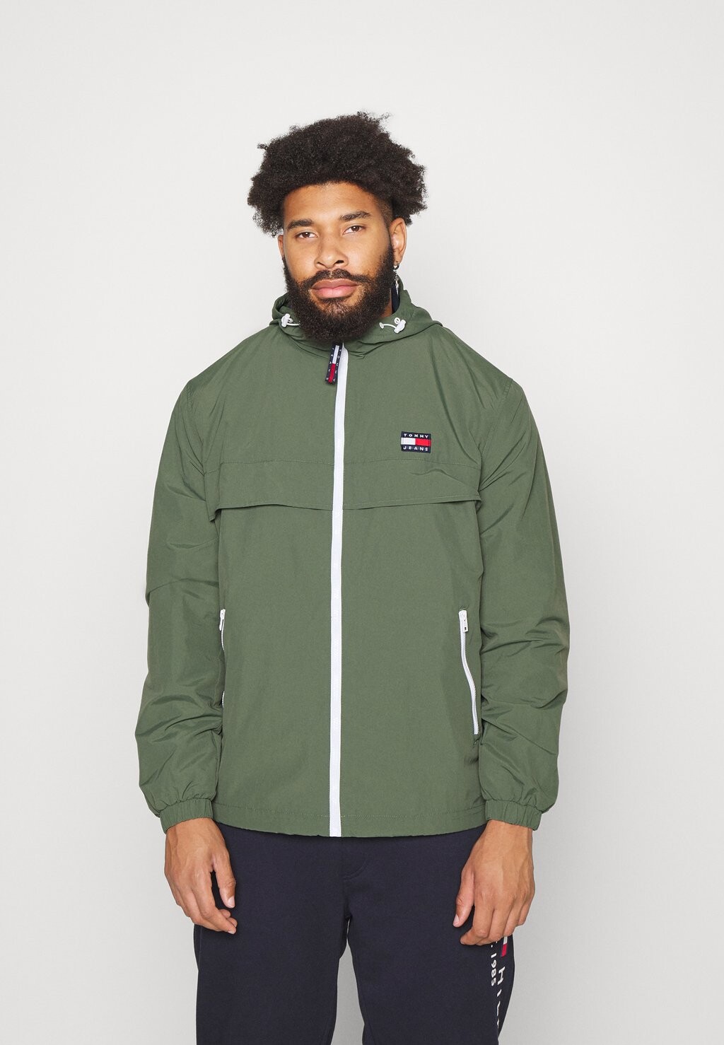 

Легкая куртка Tommy Jeans by Tommy Hilfiger