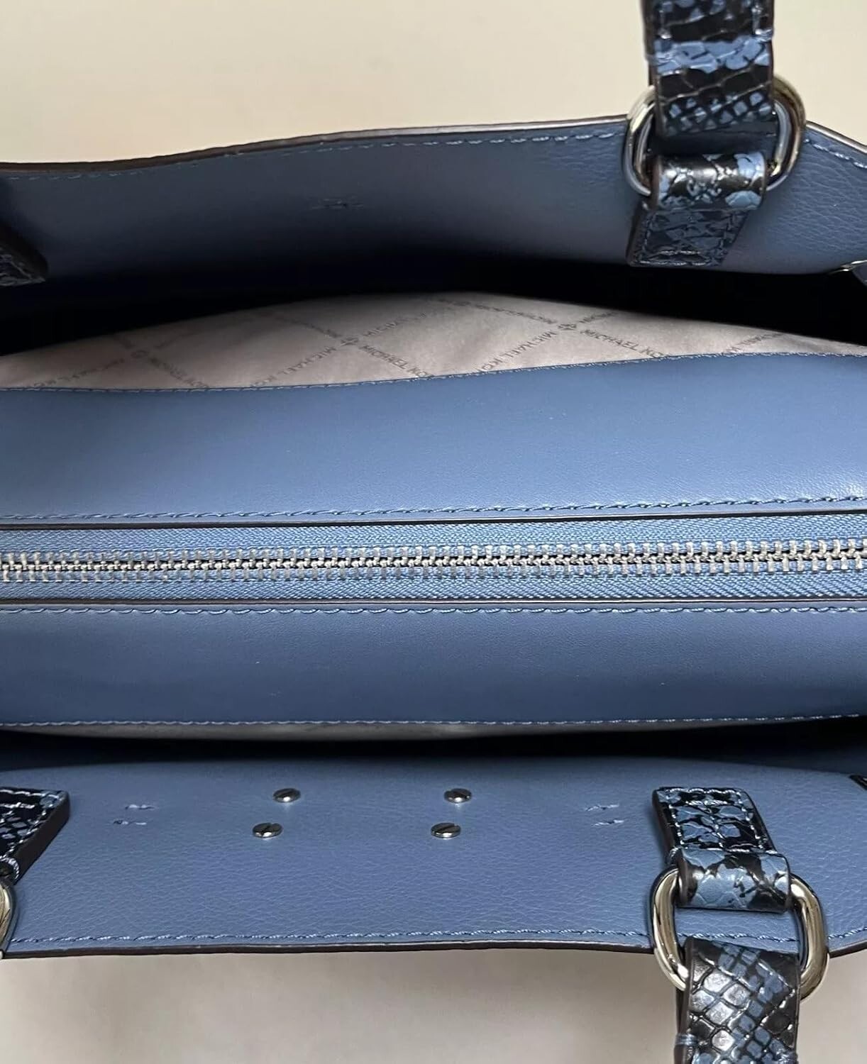 

Большая сумка-портфель Michael Kors с поясом и ремешком через плечо