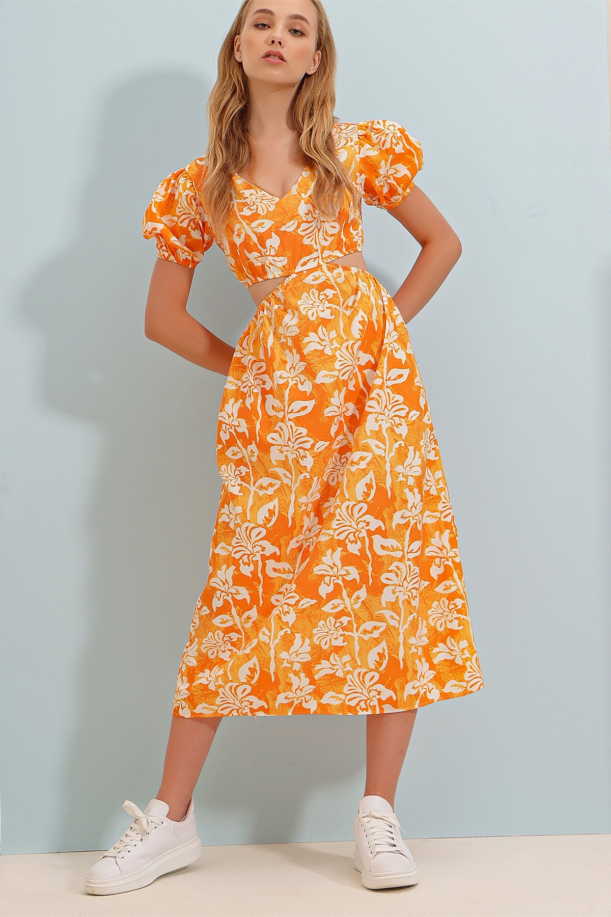 Женское оранжевое поплиновое платье среднего размера с v-образным вырезом и рукавами принцессы на талии с глубоким вырезом и цветочным узором ALC-X8579 Trend Alaçatı Stili, оранжевый