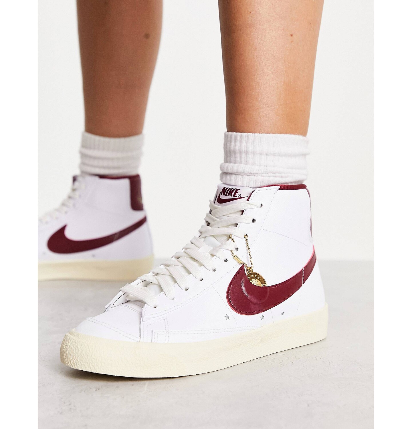 

Бело-бордовые кроссовки Nike Blazer Mid '77, Красный