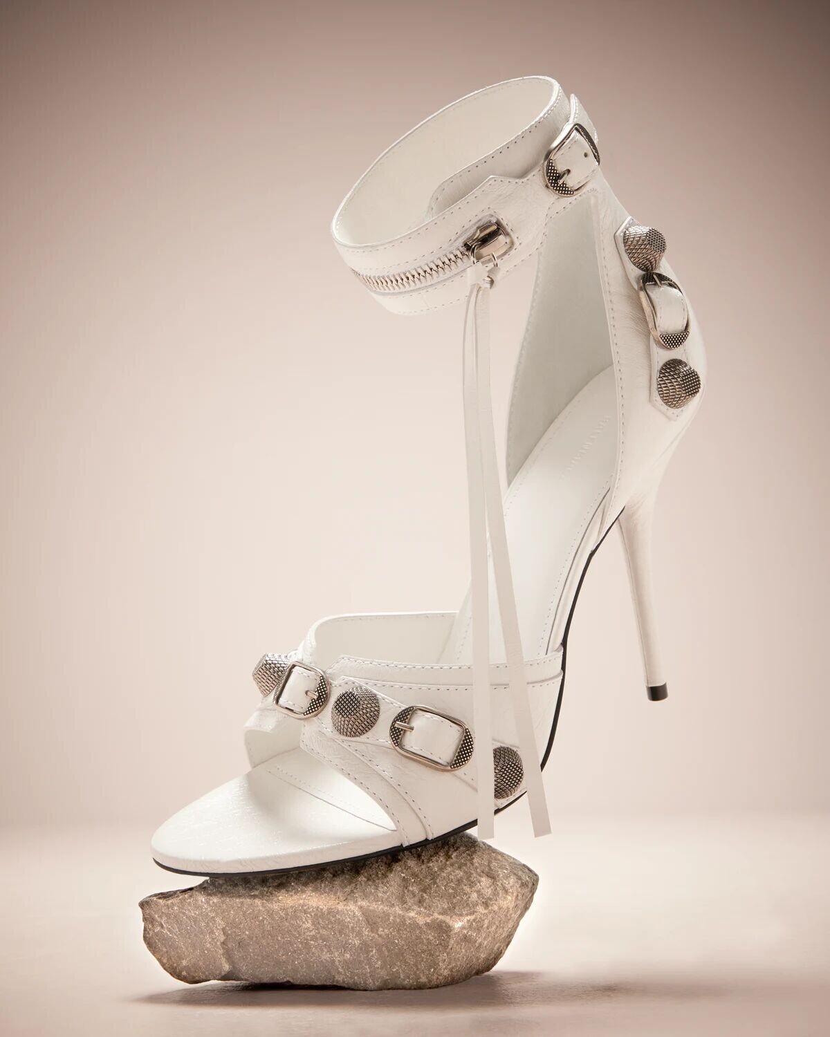 

Босоножки Cagole 110 мм Balenciaga, цвет 1081 Black/Silver