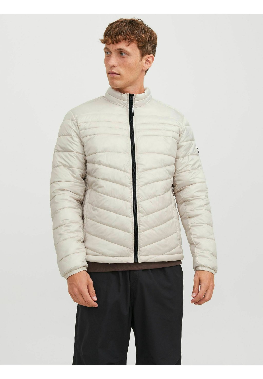 

Зимняя куртка JJEHERO PUFFER COLLAR Jack & Jones, лунный луч