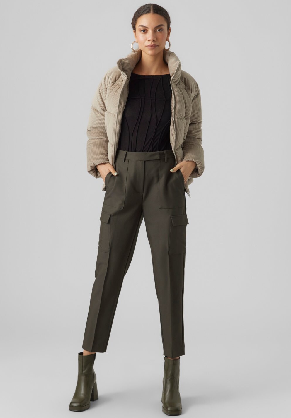 

Куртка Vero Moda VMDEBBIESOFIA SHORT, цвет laurel oak