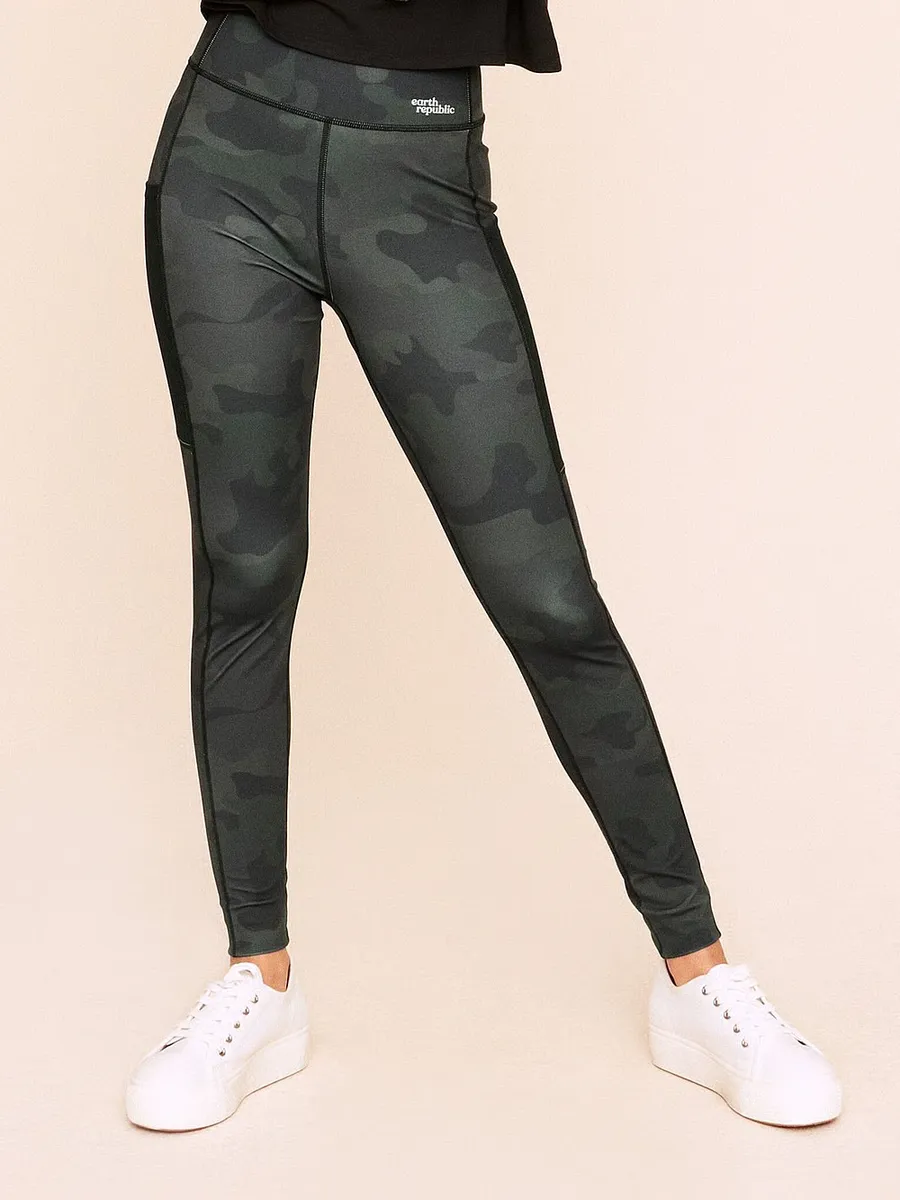 

Эмберли Леггинсы Adore Me, цвет Dark Camo