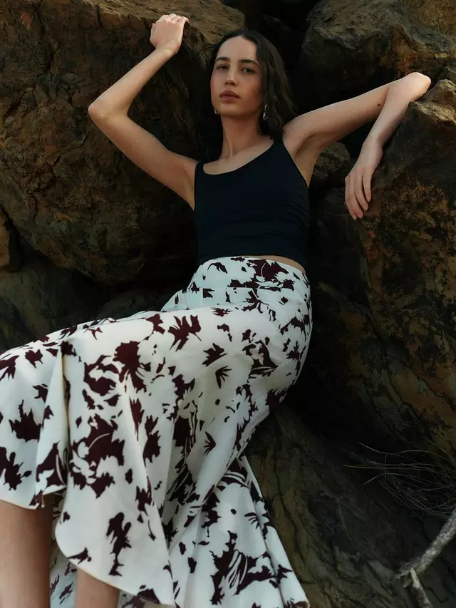 

Юбка Jigsaw Silhouette Peony Print Midi, цвет cream/brown