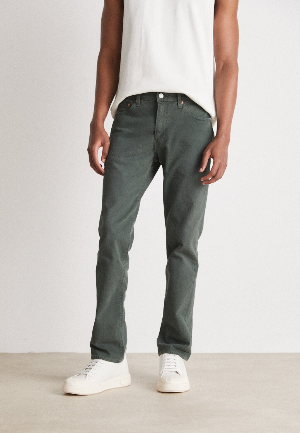 

Джинсы облегающего кроя Levi's