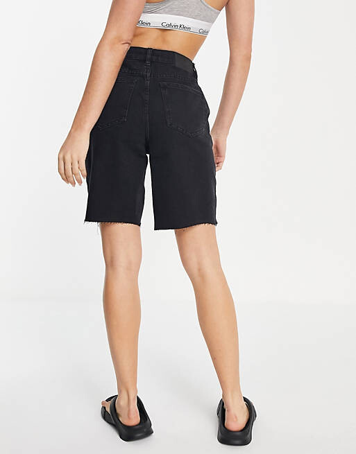 

Черные длинные джинсовые шорты с необработанным краем Vero Moda