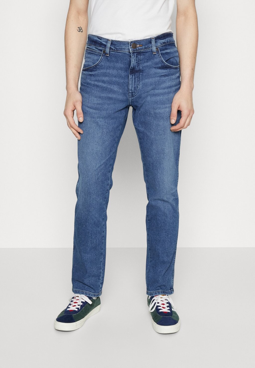 

Джинсы прямого кроя Wrangler