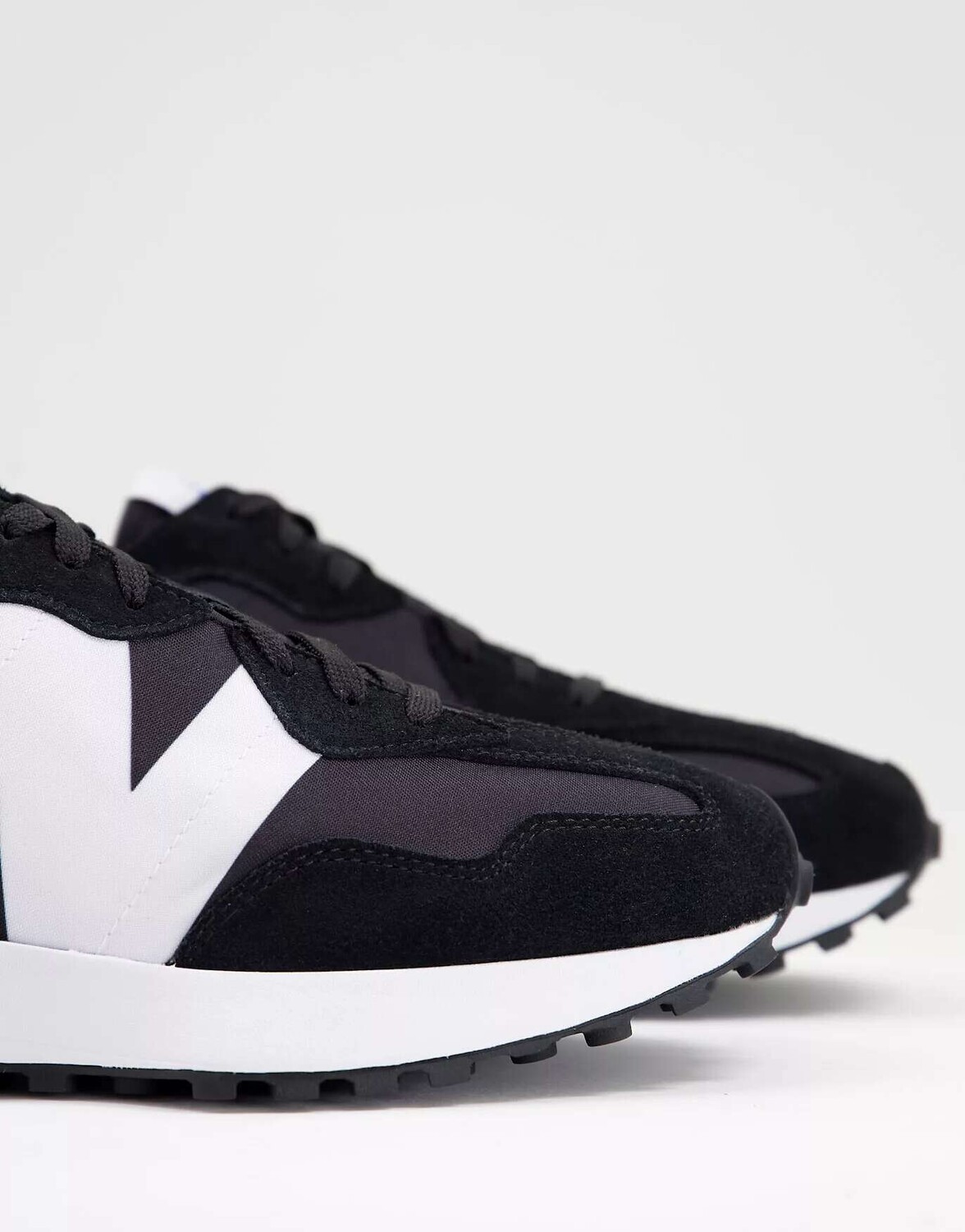 

Черные кроссовки New Balance 327, Черный