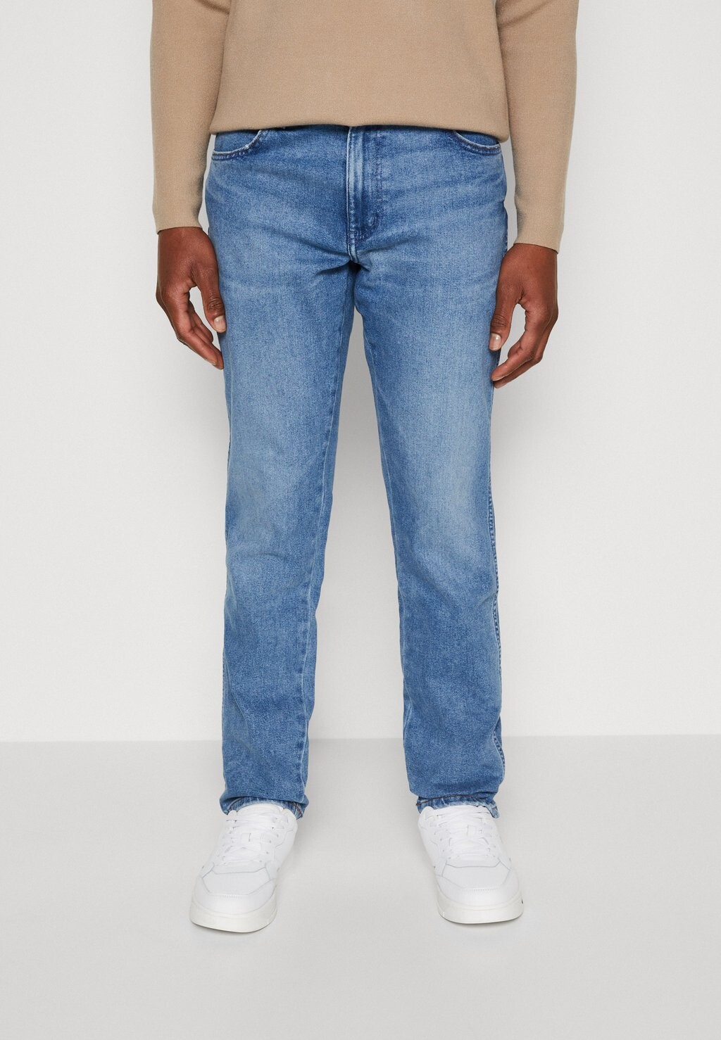 

Джинсы прямого кроя Wrangler