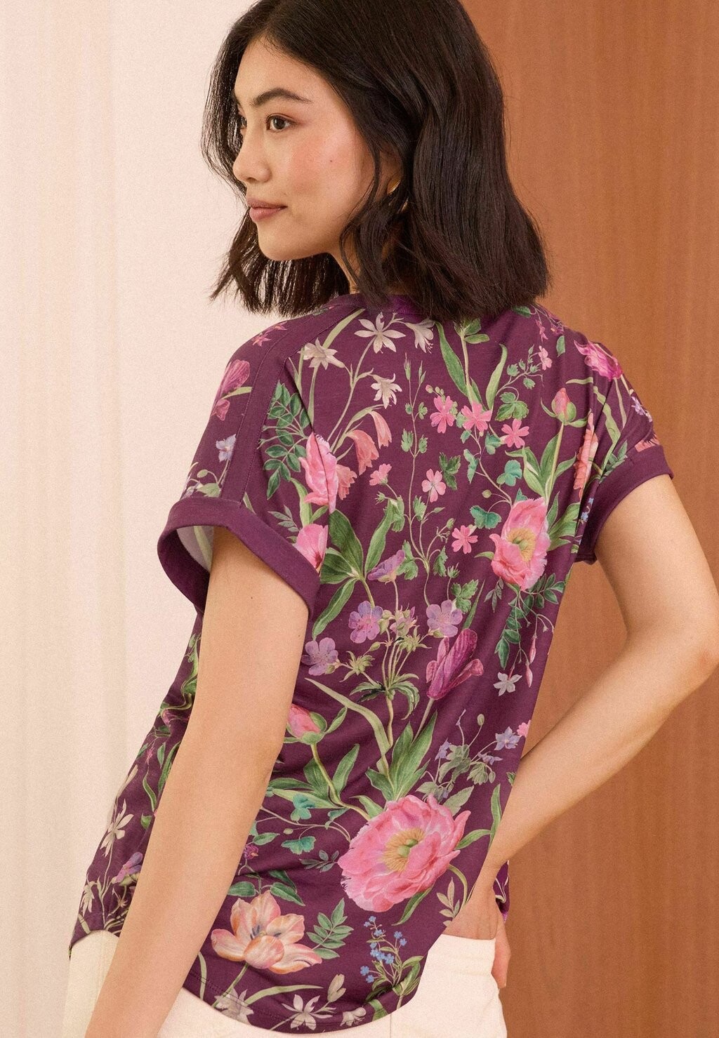 

Футболка с принтом V NECK SHORTS SLEEVE PETITE Love & Roses, красный