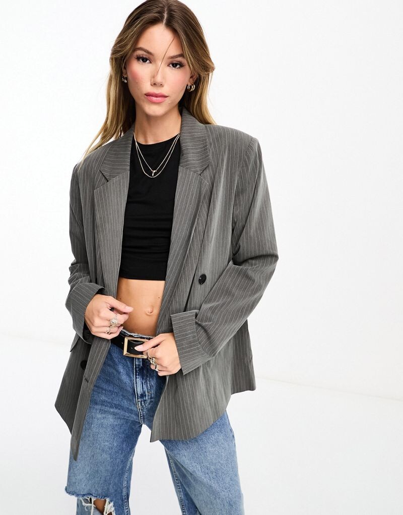

Серый двубортный пиджак в тонкую полоску ASOS DESIGN