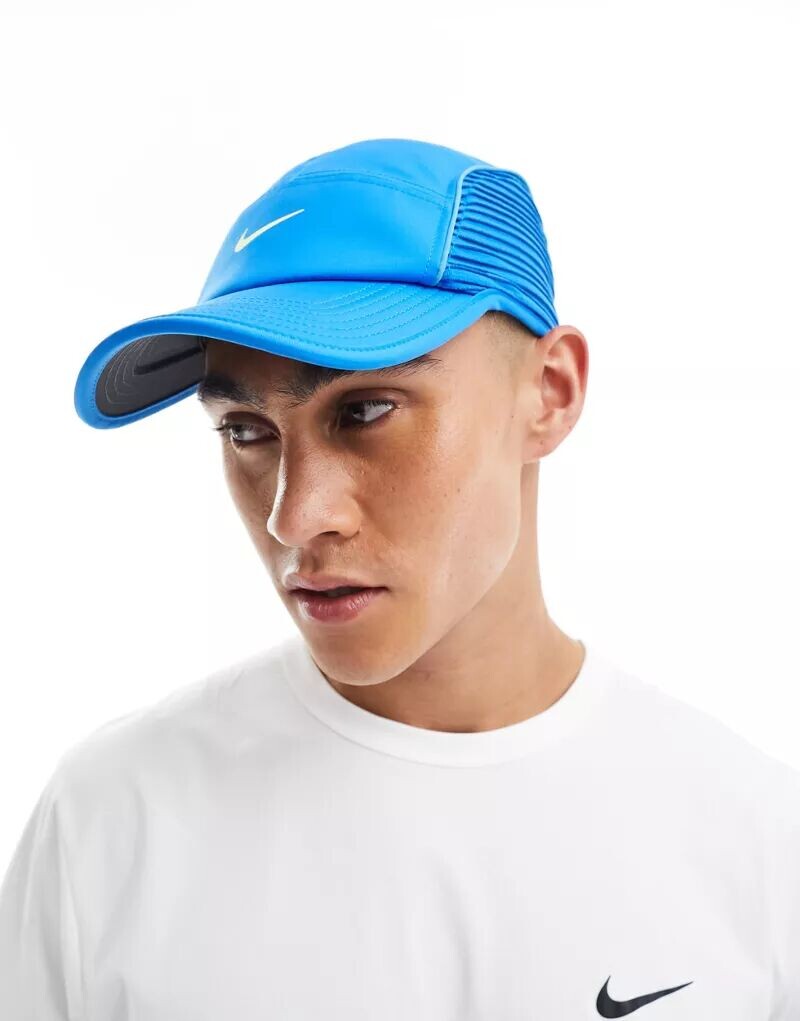 

Синяя кепка Nike Dri-Fit