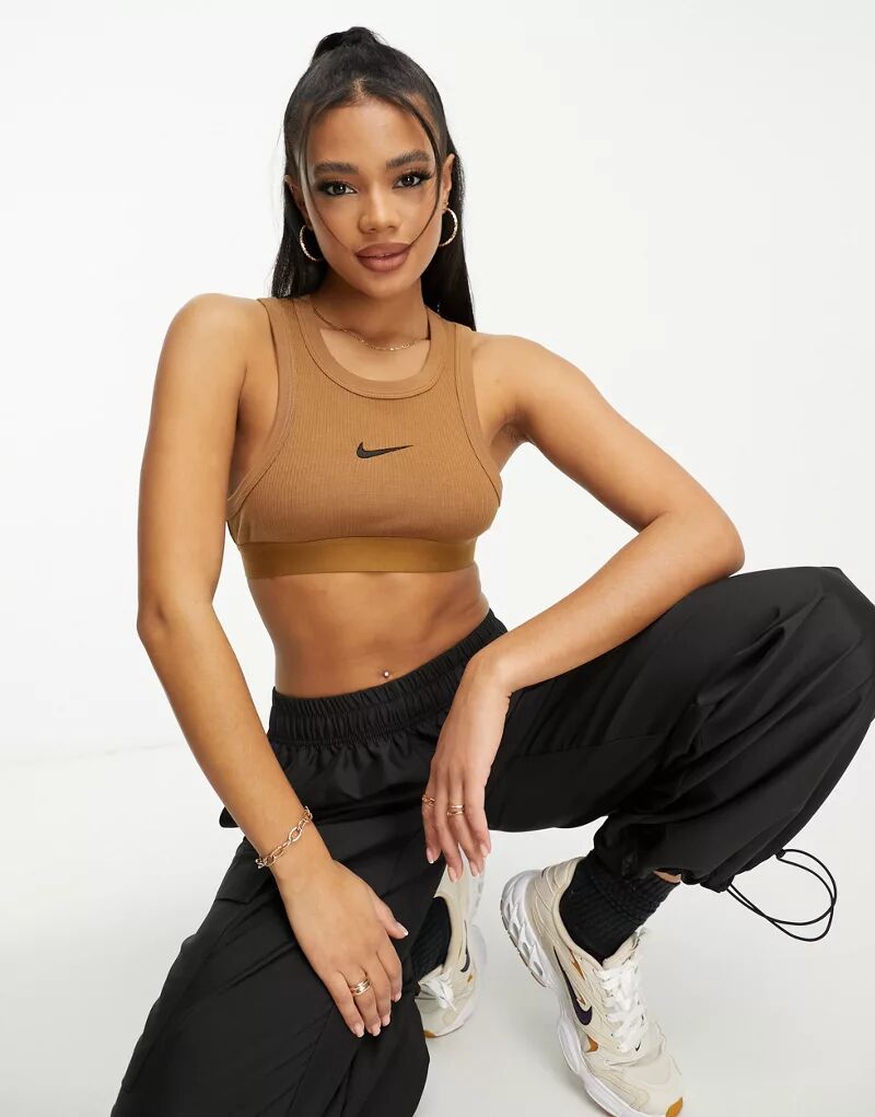 Укороченная майка в рубчик Nike Trend коричневого цвета
