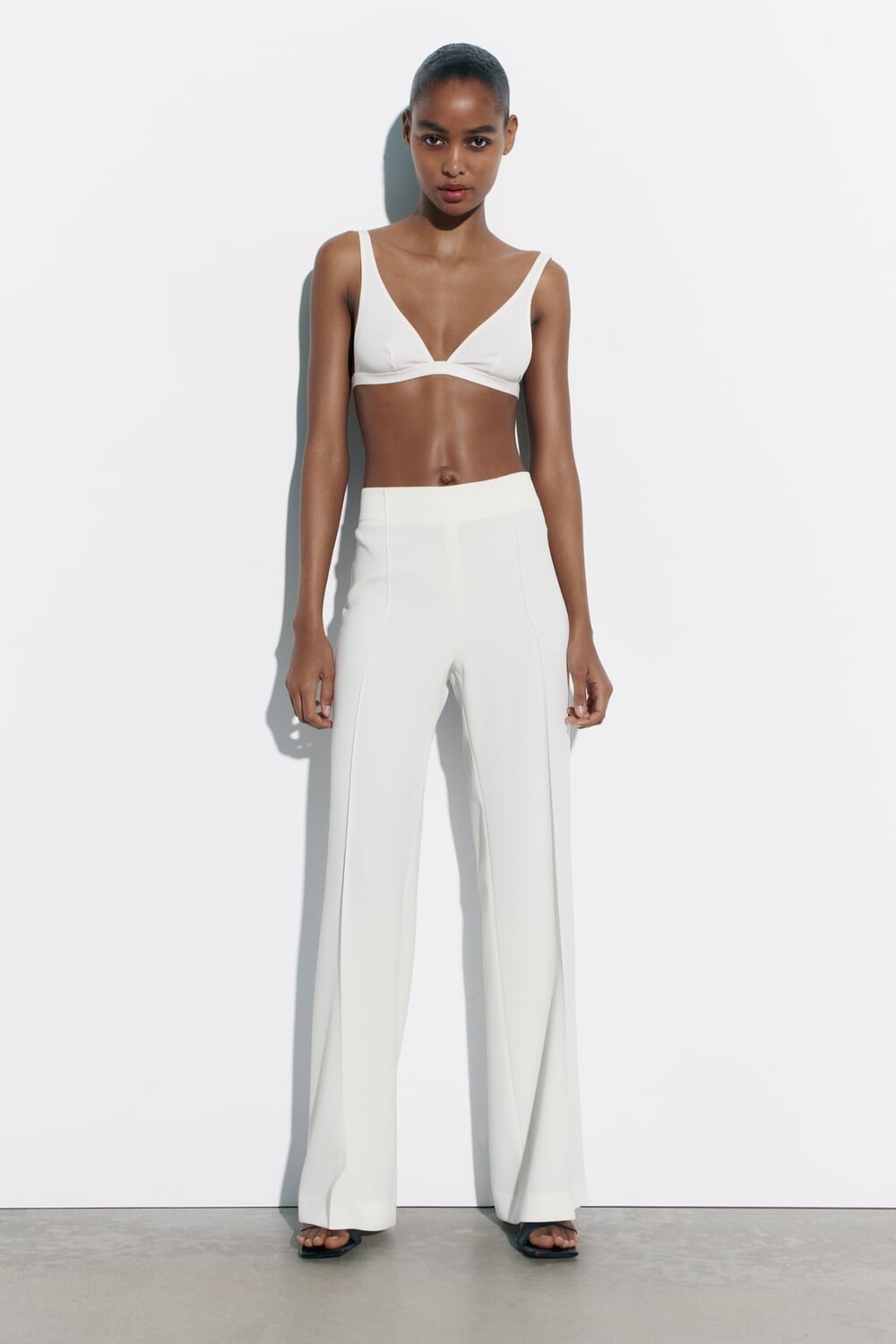 

Обычные брюки с высокой посадкой ZARA, экру