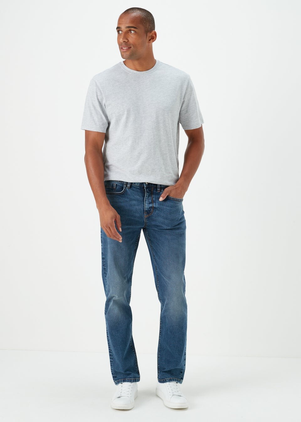 

Джинсы прямого кроя средней потертости Easy Denim