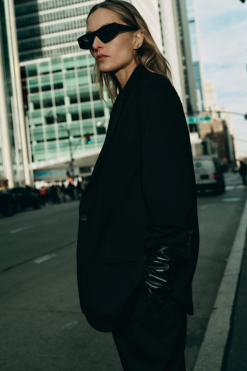

Пиджак шерстяной с интерьерным жилетом ZARA, черный