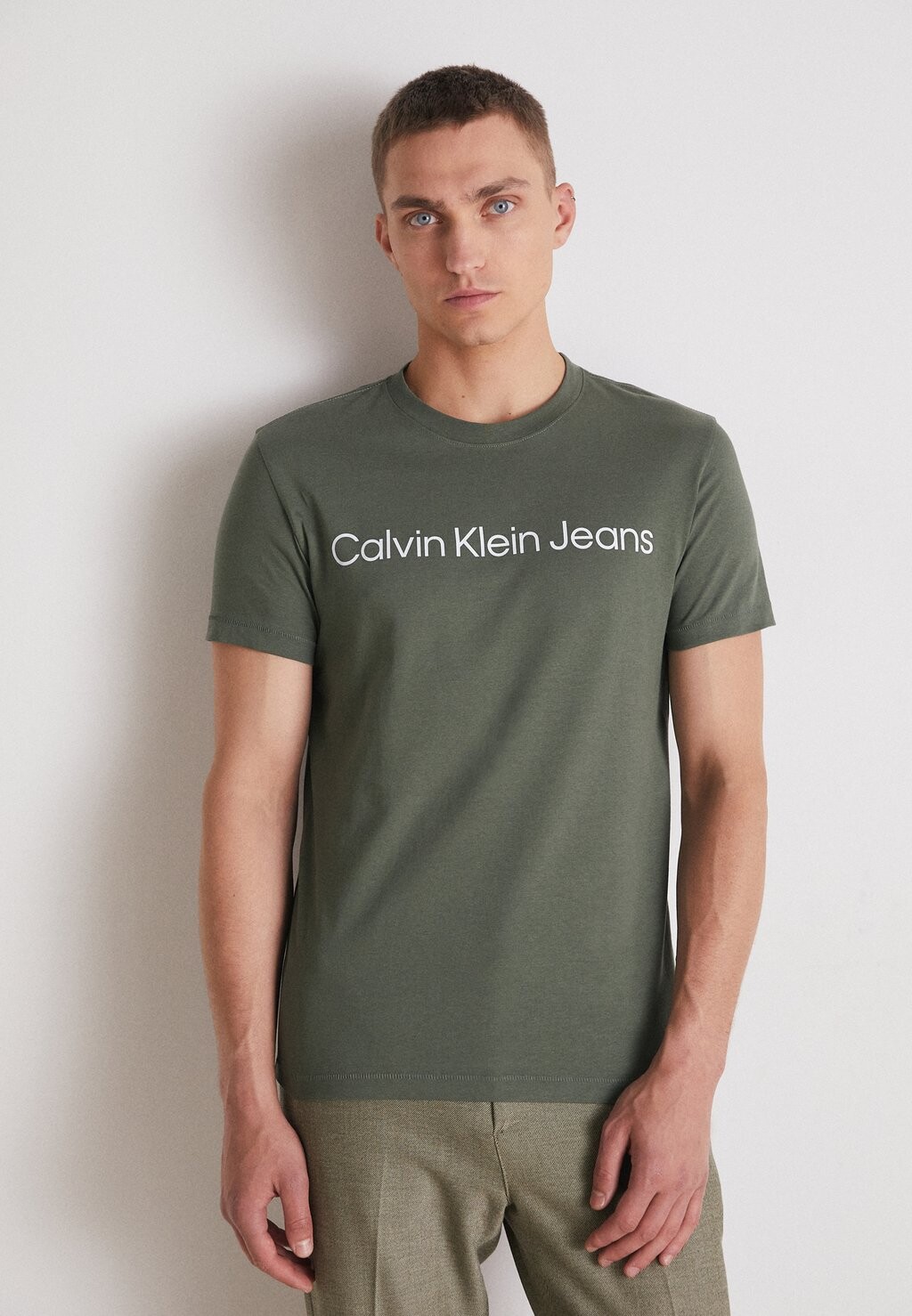 

Футболка с принтом Calvin Klein Jeans, хаки