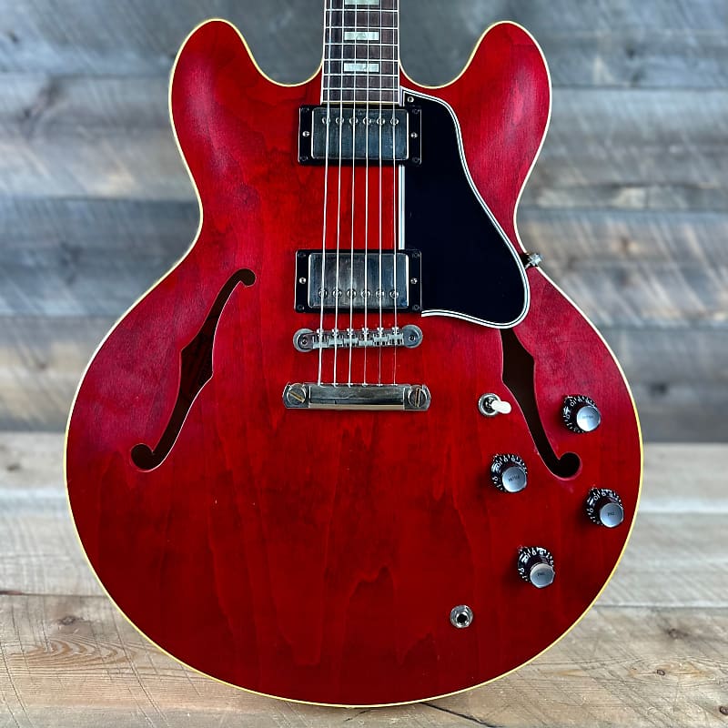 

Электрогитара Gibson Custom Shop Murphy Lab 1964 ES-335 Ultra Light Aged - Sixties Cherry 131153