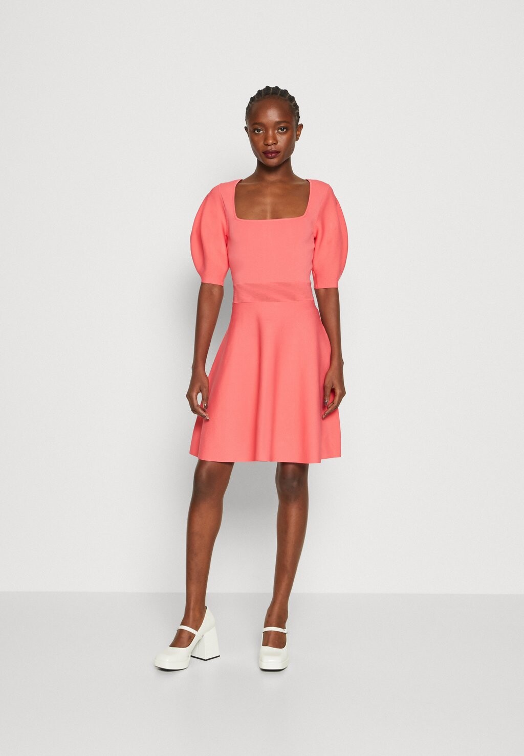 

Вязаное платье Ted Baker, коралл