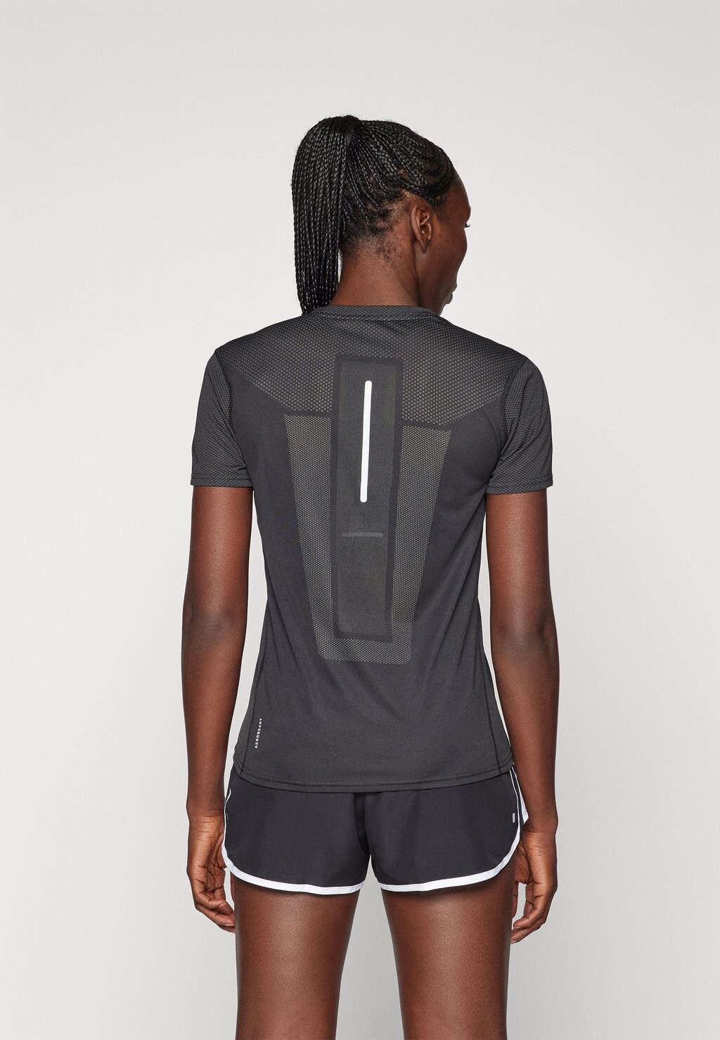 

Спортивная футболка TEE adidas, черный