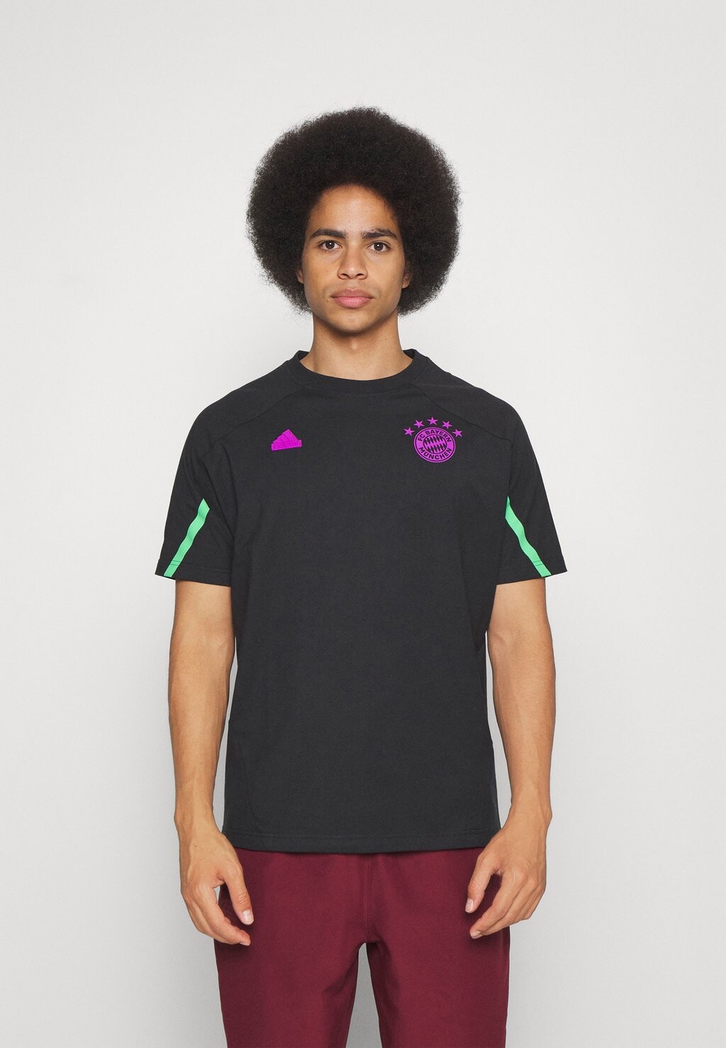 

Спортивная футболка Adidas